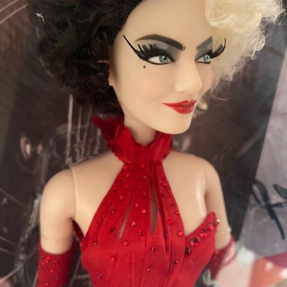 Cruella - Live Action - Limited Edition Doll - 18" - Picture 2 of 3